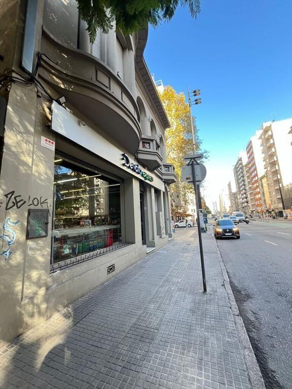 Venta local 18 de Julio con renta en Cordón