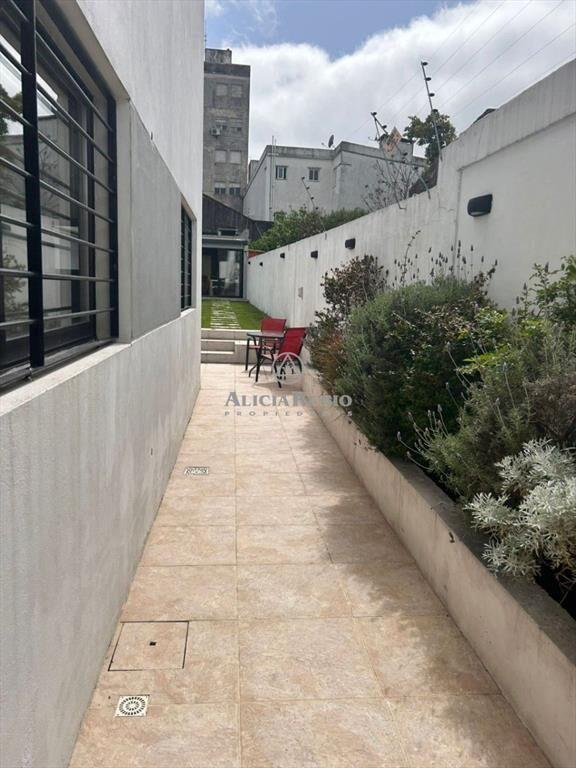 CASA EN VENTA 4 DORMITORIOS CON FONDO Y BARBACOA. COCHER...