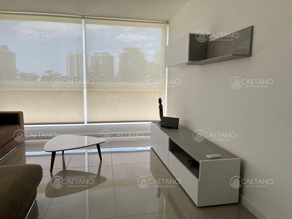venta apartamento un dormitorio en Av. Roosevelt.