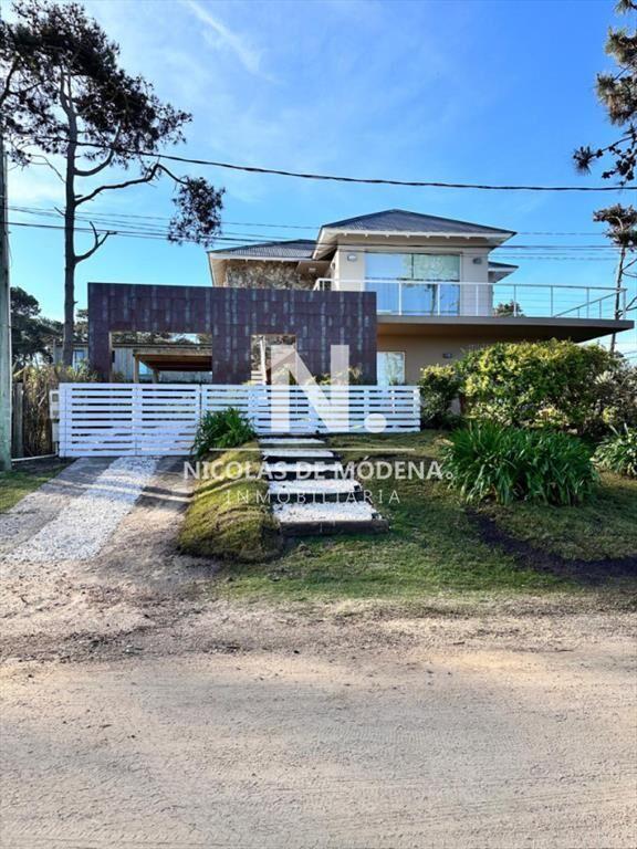 Casa de 6 dormitorios en venta proximo al mar, Montoya Punt