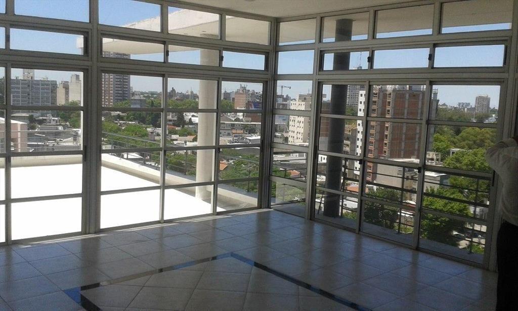 Apartamento en  venta de un dormitorio y garage con renta