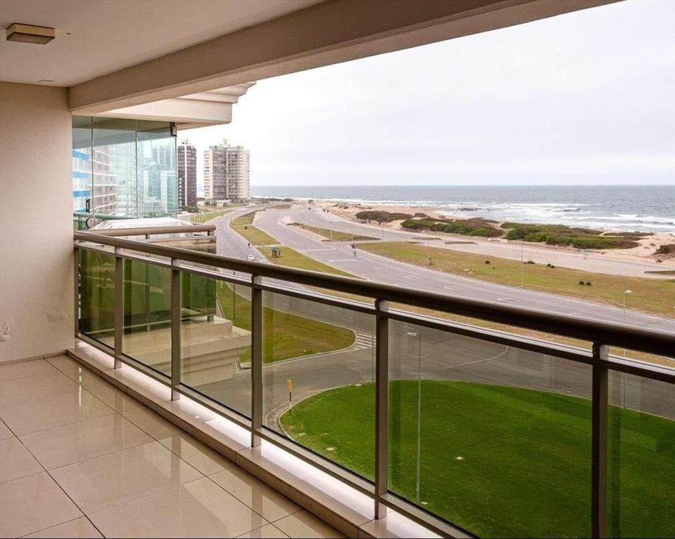 PLAYA BRAVA, PRIMERA LINEA AL MAR!!!