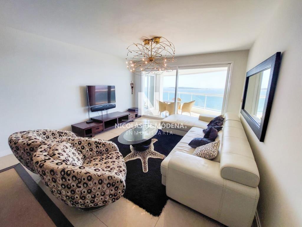 Apartamento frente al mar en edificio Aquarela.