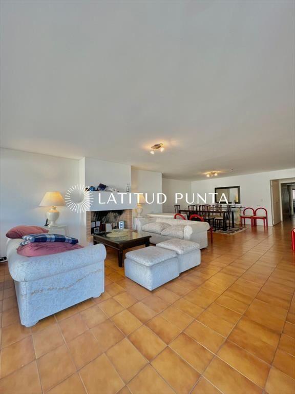Gran departamento en Península, 3 dormitorios