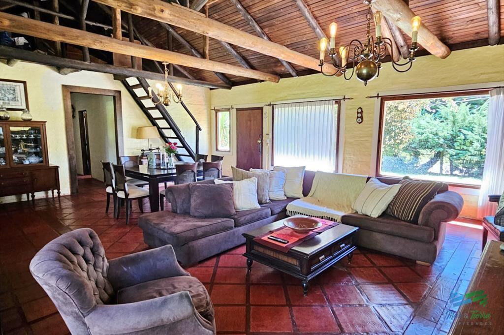 Casa 3 dormitorios en alquiler anual, cerca Punta