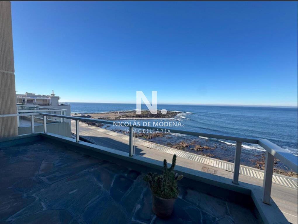 En venta impecable apartamento de 3 dormitorios con Balcon,