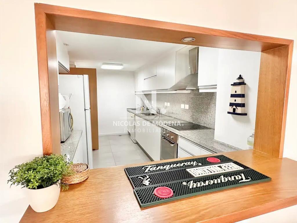 Alquila apartamento de 2 dormitorios con vista al mar en Br