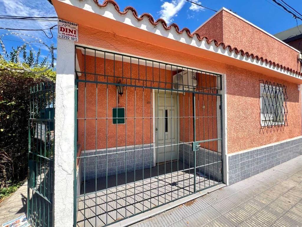 Venta casa Pando 2 o 3 dormitorios jardin y garaje