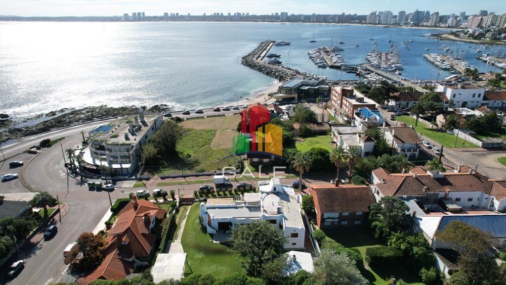 Chalet en venta con vista al mar en casco de la