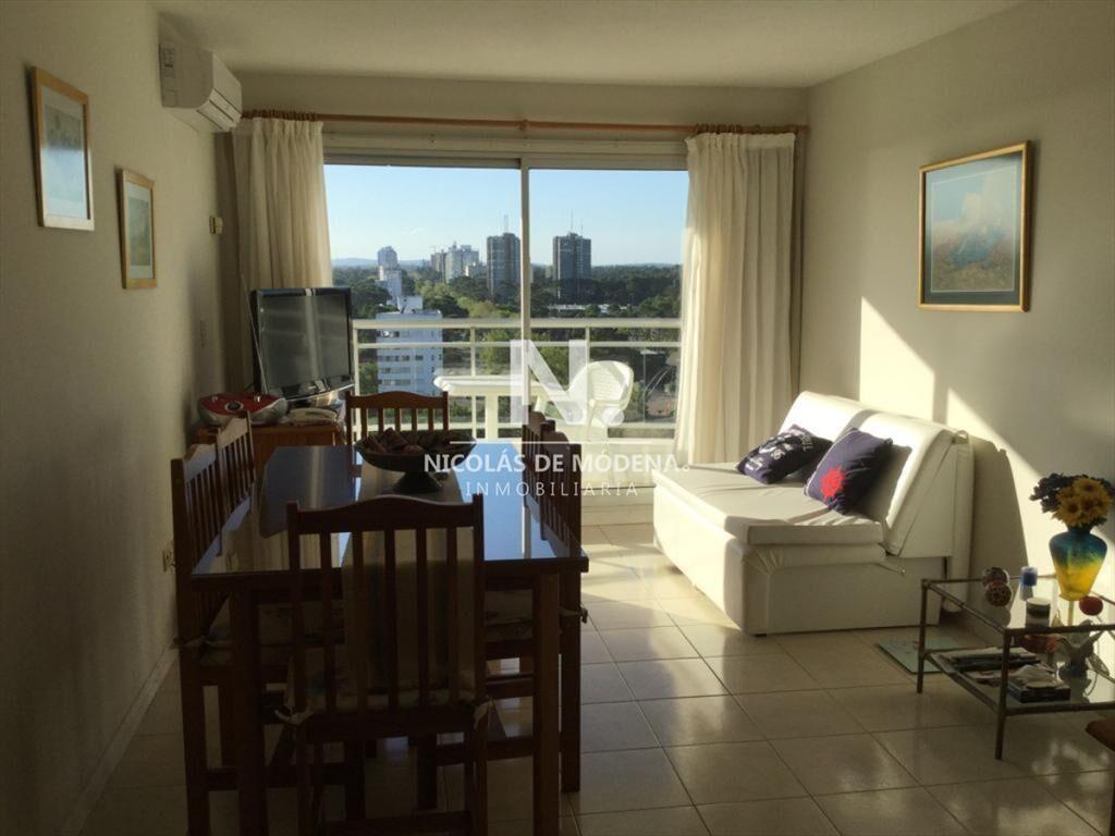 Apartamento de 2 dormitorios en Torre Amadeus con