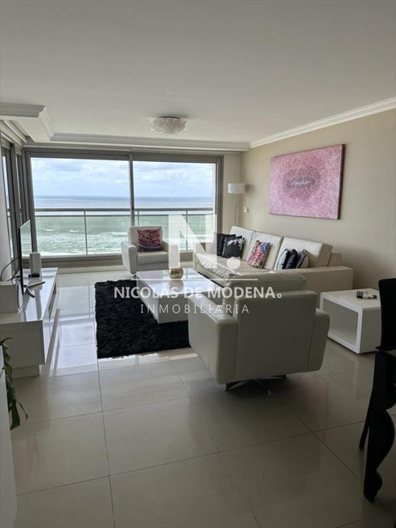 Vende apartamento en Torre Imperiale, Punta del Este