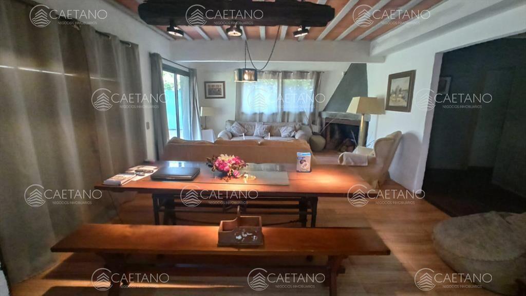 Casa ubicada a pasos de Avenida Córdoba en - del