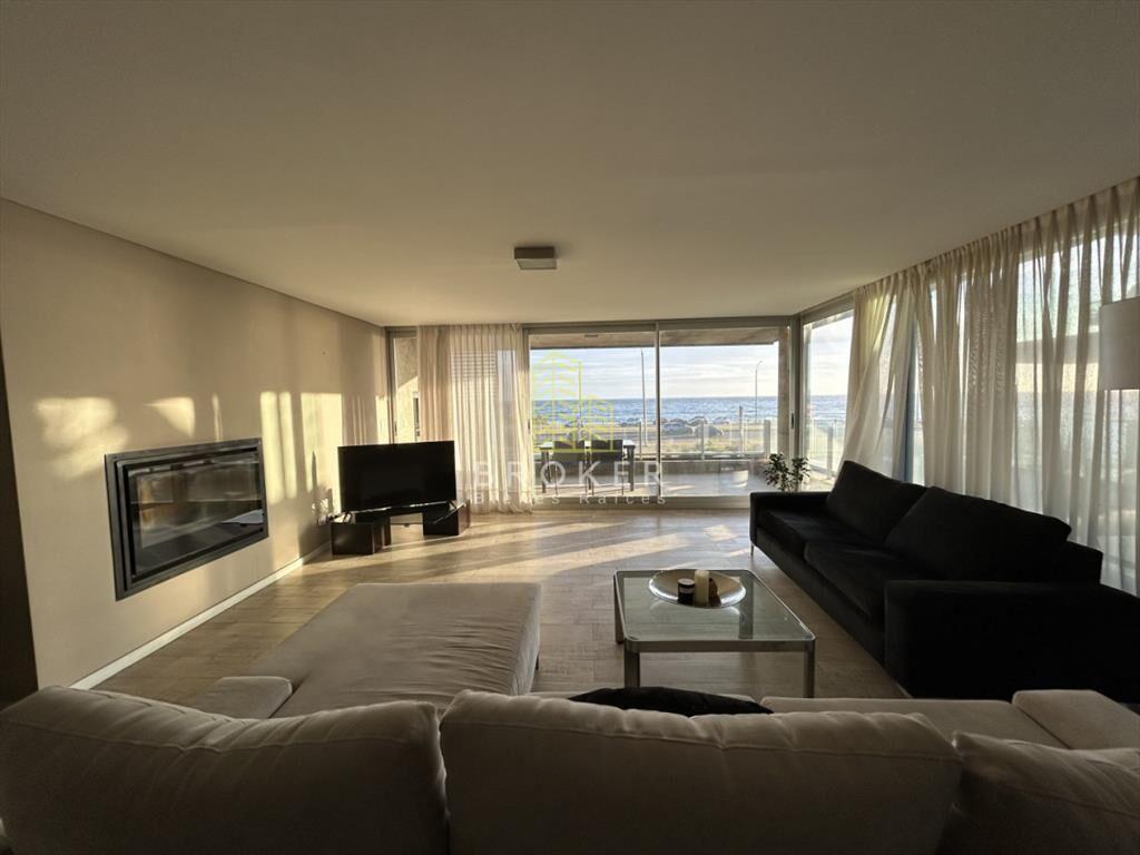 Venta Departamento tipo Casa! 3 suites frente al