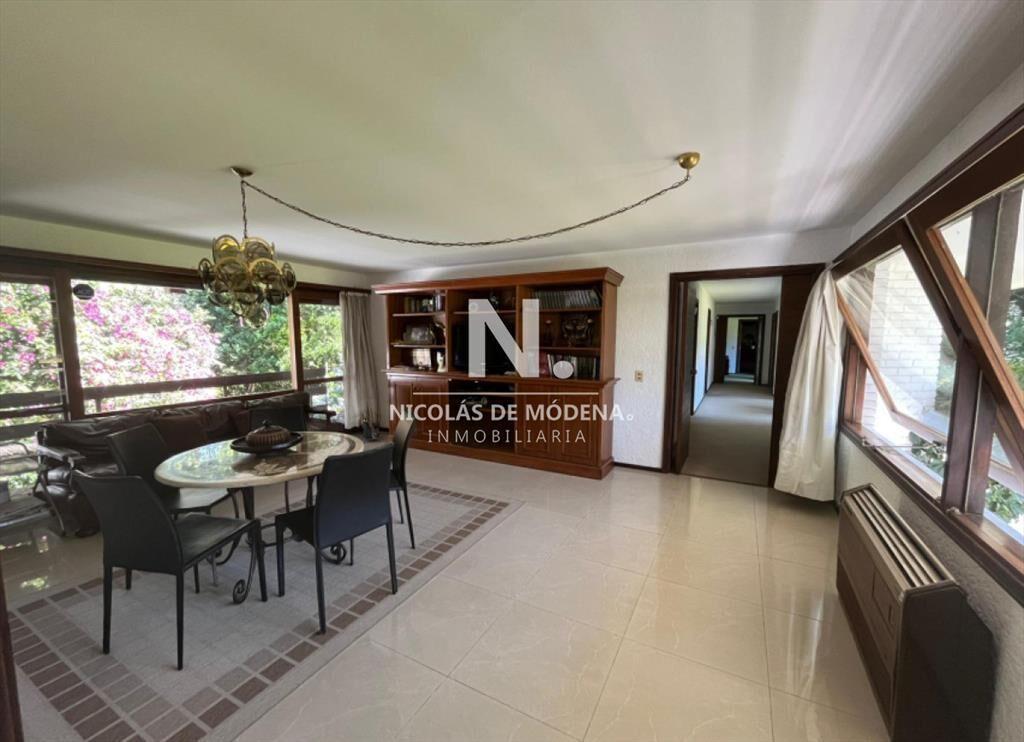 Vende casa de 7 dormitorios, en la Mansa Punta