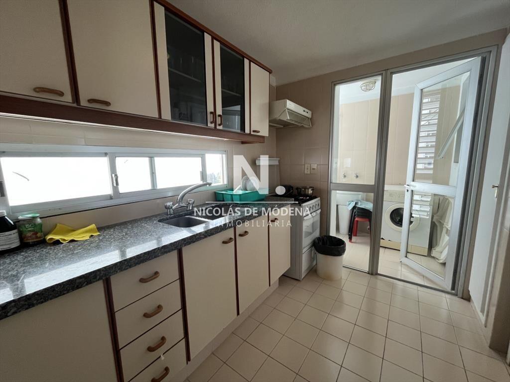 con piscina,garage y serv de mucama,vista total