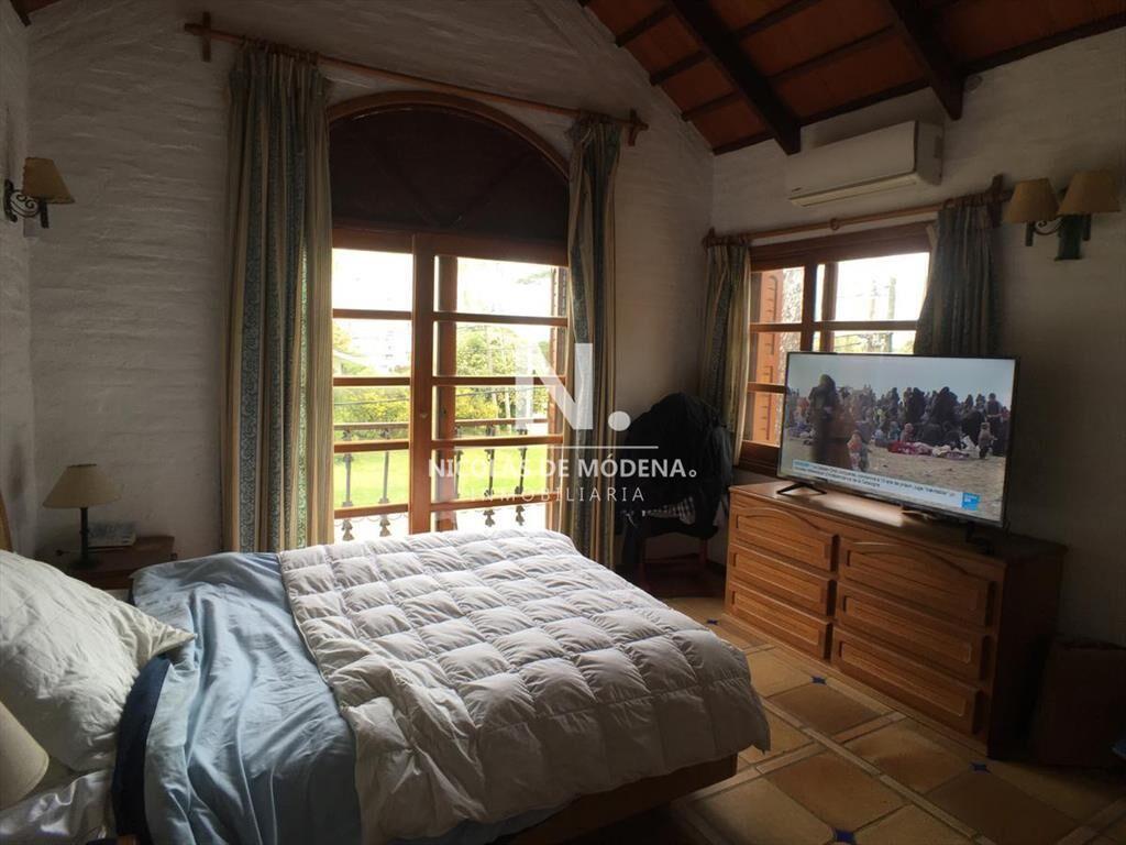 Vende casa de 3 dormitorios en suite con piscina,