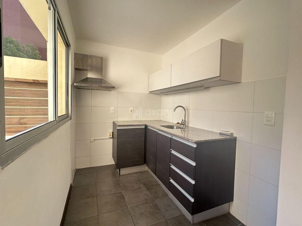 ALQUILER APARTAMENTO 1 DORMITORIO POCITOS CON PATIO Y GARAJ
