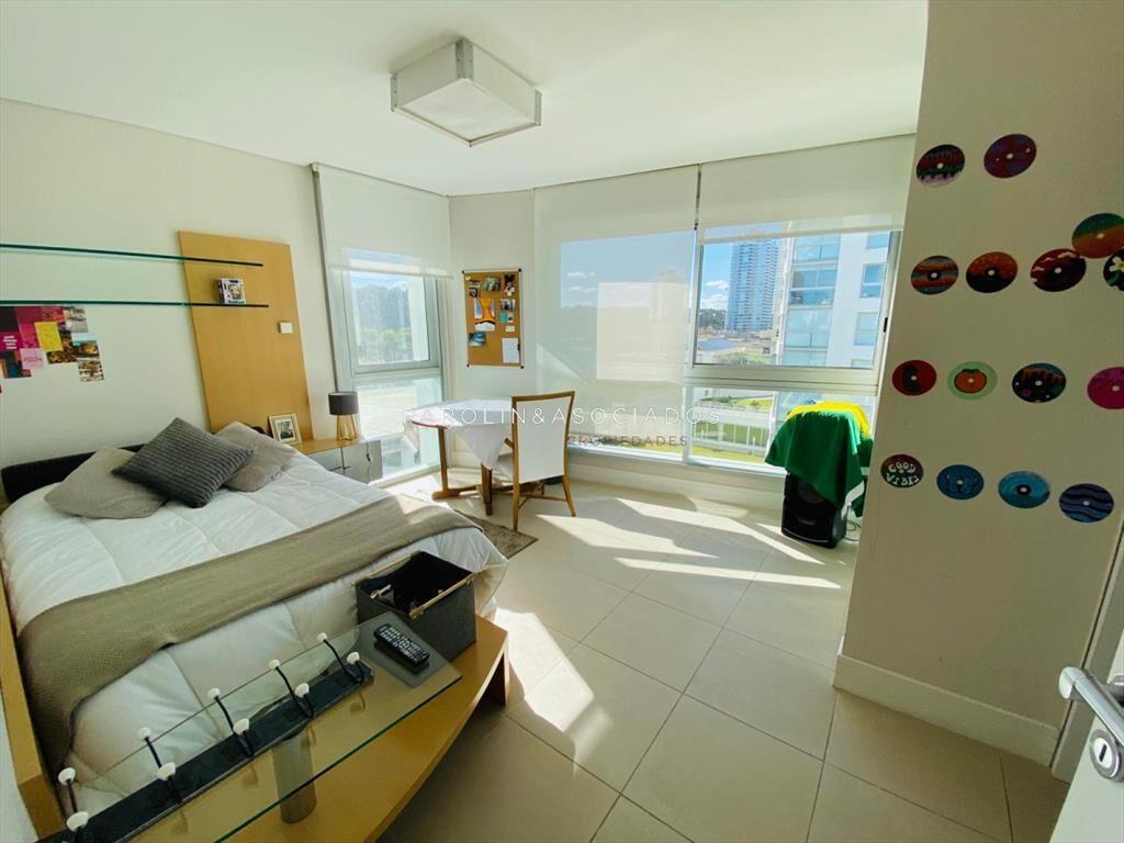 Apartamento en venta en torre Le Parc, Punta del