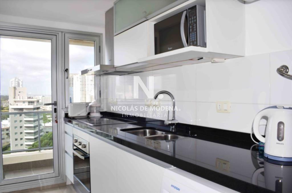 Vende apartamento con vista al mar. De 2 en con
