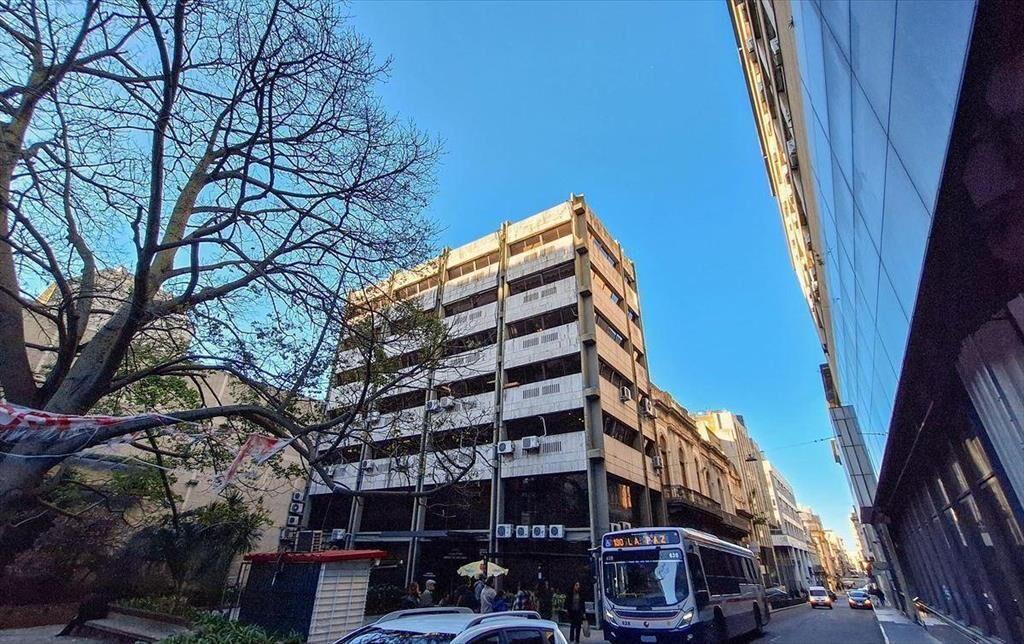 Venta de Edificio en Cerrito y Zabala 7 pisos mas subsuelo