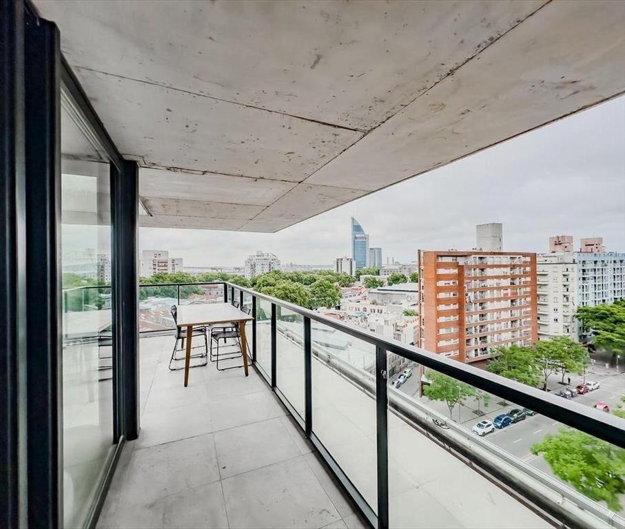 VENTA APARTAMENTO AV. LIBERTADOR 1 DORM CON PATIO