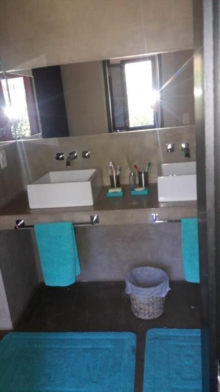 VENTA DE CASA DE 3 SUITES EN BARRIO CERRADO LA