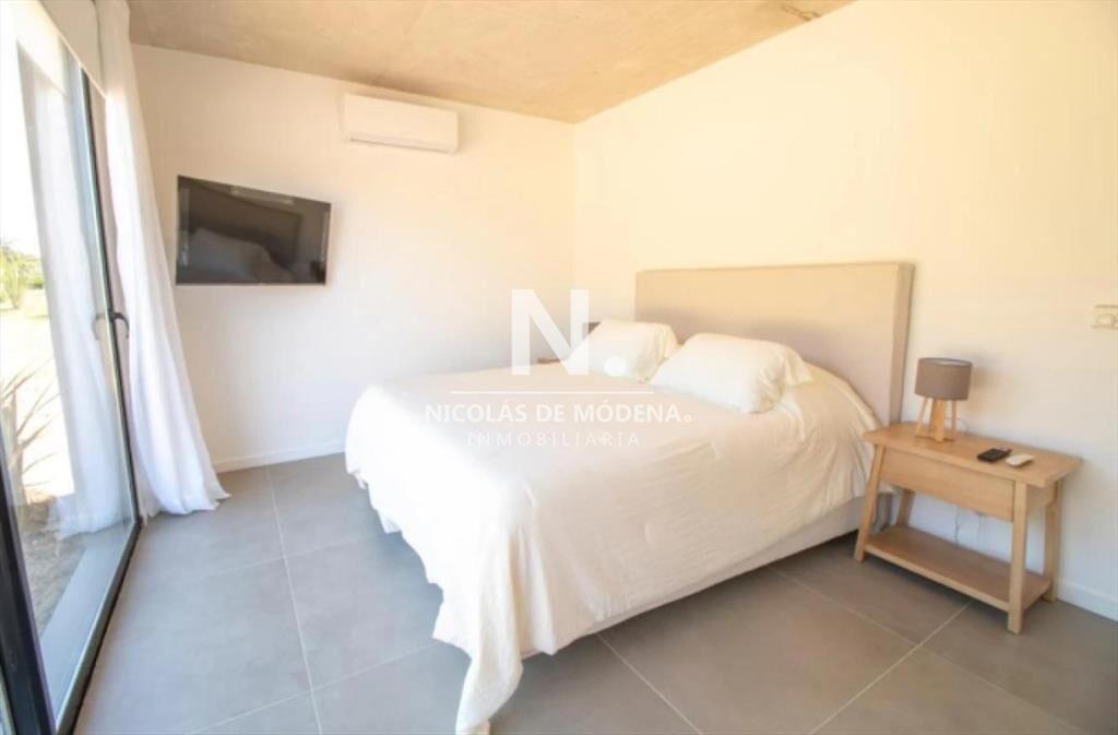 Vende casa en Pueblo mio, Manantiales de 4 dormitorios.