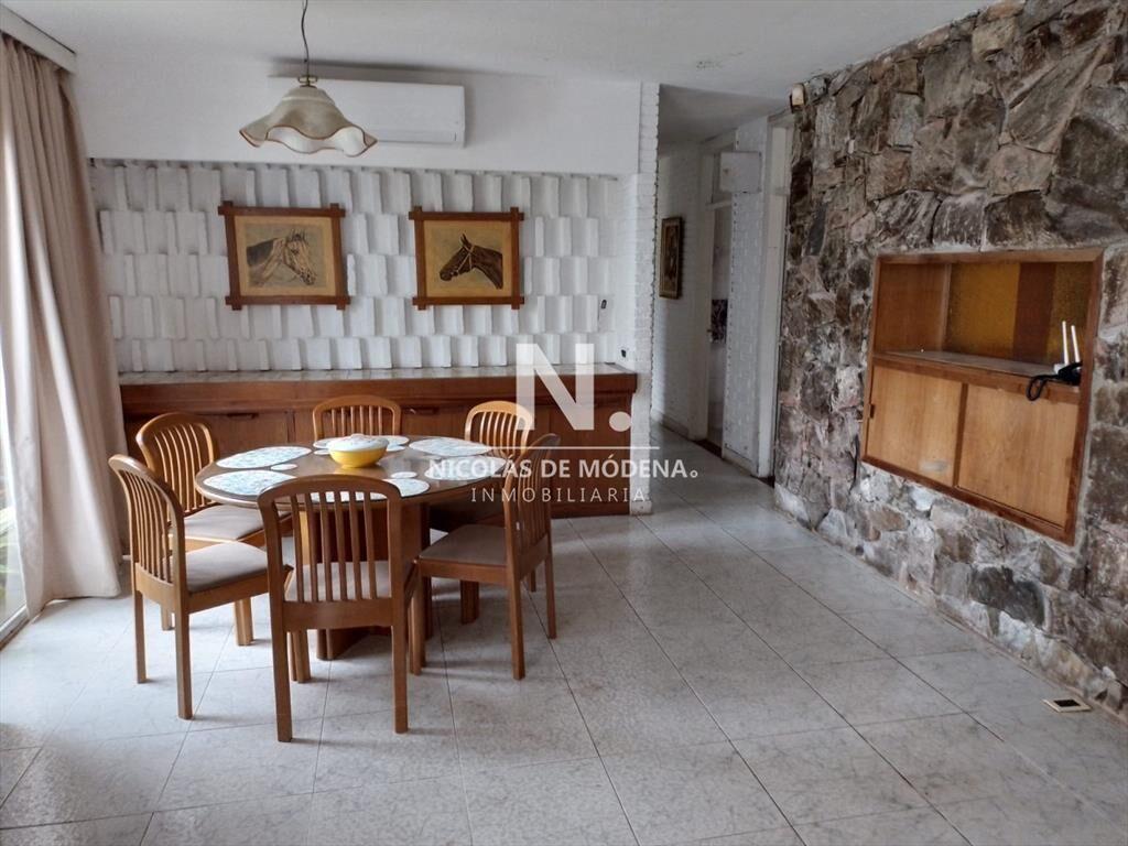Alquila chalet de 4 dormitorios En zona residencial a metro