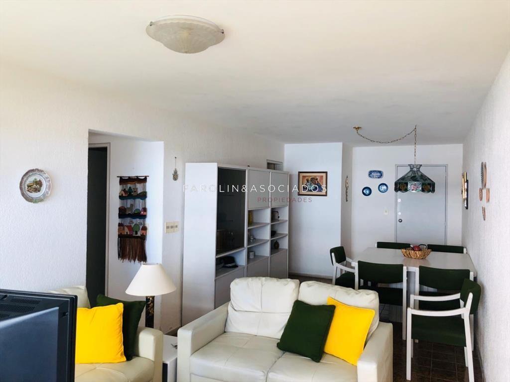 Apartamento en venta a pasos de Brava, Punta del Este.