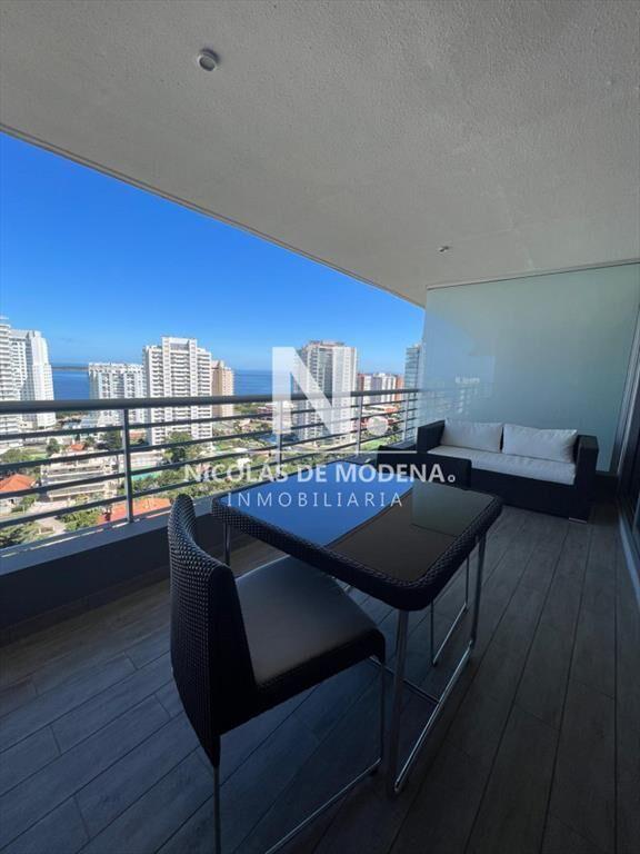 Vende apartamento de 2 dormitorios en suite, con