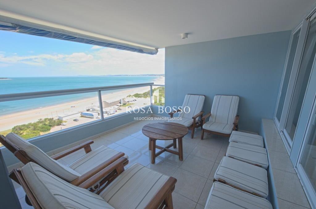 Venta apartamento de 3 dormitorios en primera -