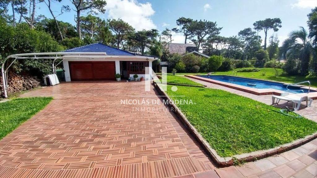 Casa en venta Playa Mansa 5 dormitorios