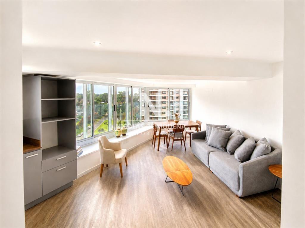 Cómodo Departamento sobre  Roosevelt en venta.