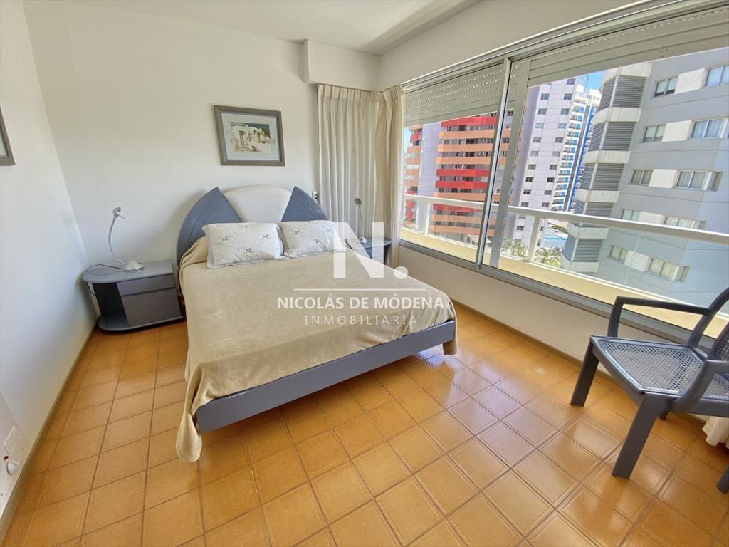 Vende impecable apartamento de 2 dormitorios en Brava - Pun