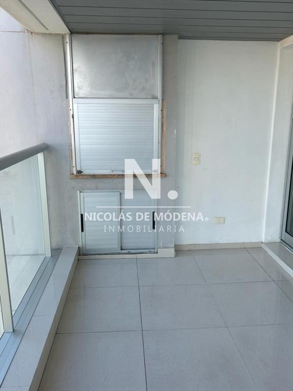 Vende apartamento en Mansa de 2 Dormitorios.