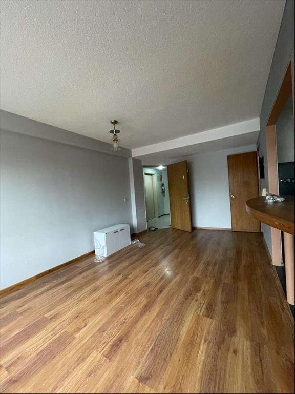 Monoambiente impecable Bvar Artigas a mts. Shopping Tres Cr