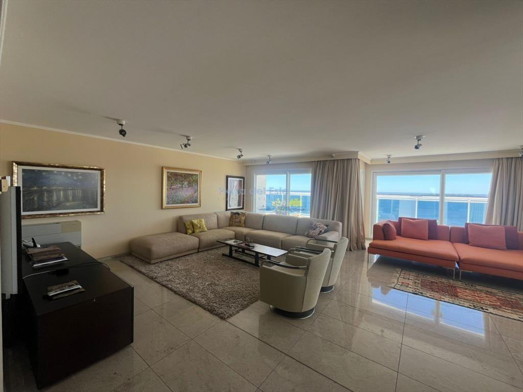 Apartamento en Venta de 4 Dormitorios en Torre ,