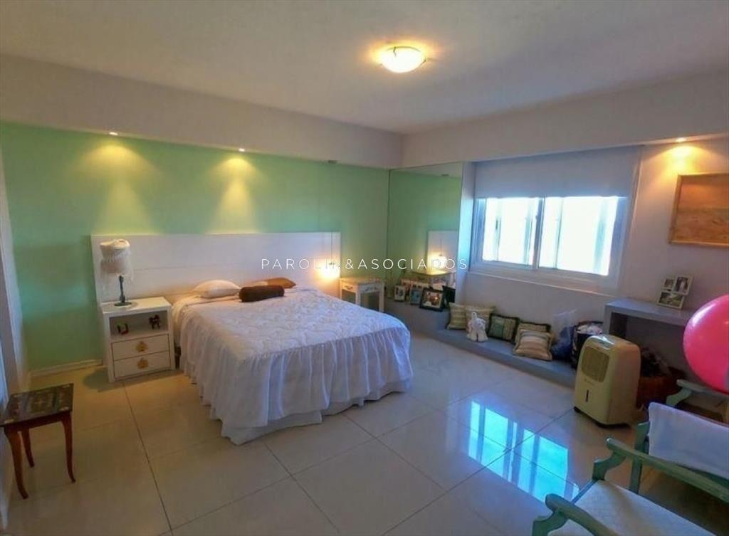 Hermosa casa en venta de 4 dormitorios frente al