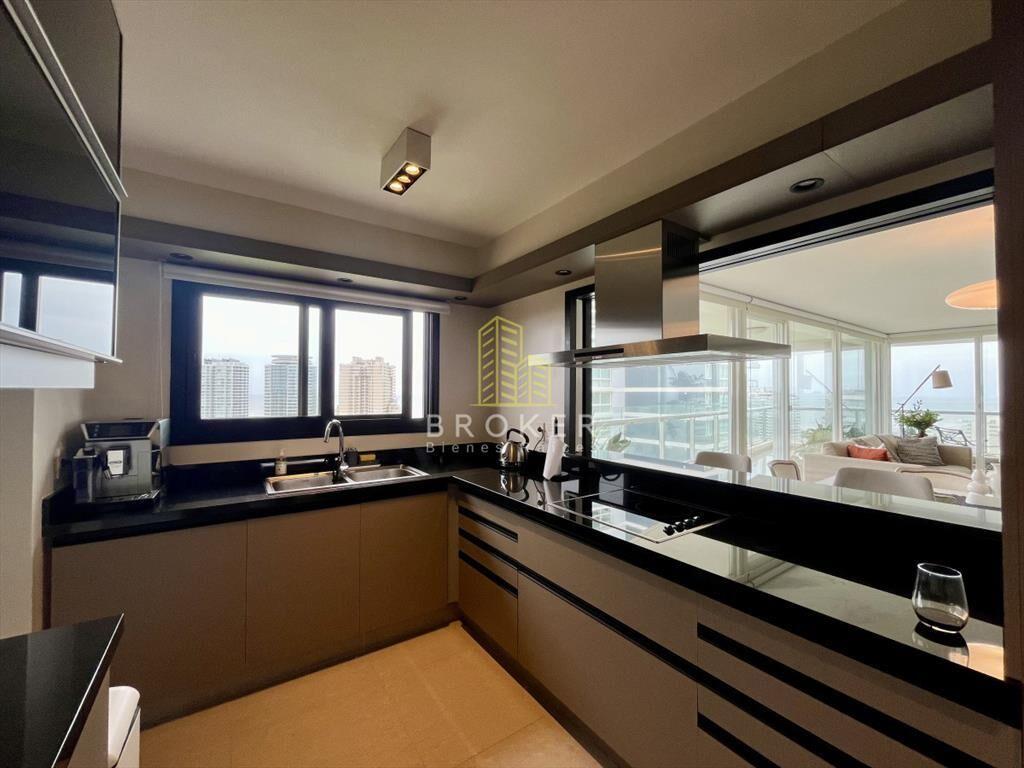 Venta Apartamento de 4 dormitorios a metros del
