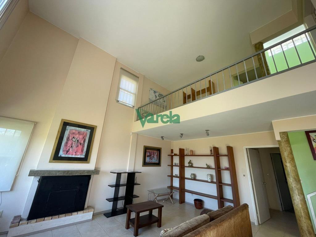 Casa de 4 dormitorios con piscina sobre la rambla