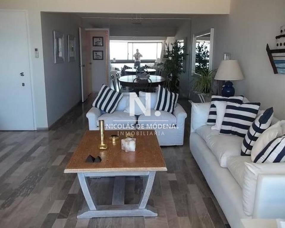 Departamento en piso alto, Punta del Este