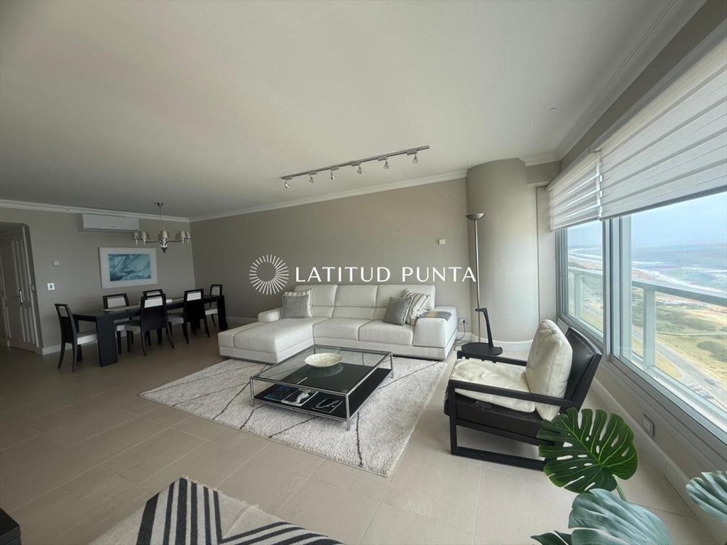 Piso alto en Le Parc, 2 suites más dependencia,