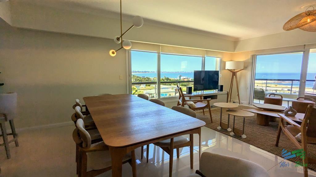 Venta de Apartamento 4 DORMITORIOS con vista al