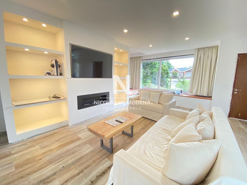 Vende casa de 4 dormitorios en Barrio Marly, del