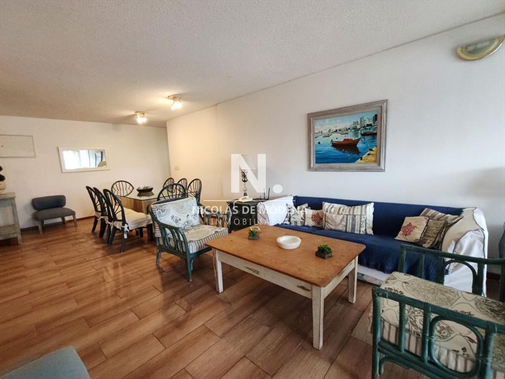 Apartamento en venta 2 dormitorios y servicio en