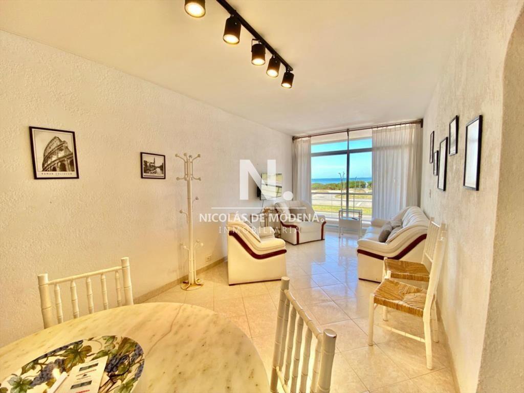 Apartamento de 2 dormitorio y medio en Primera de