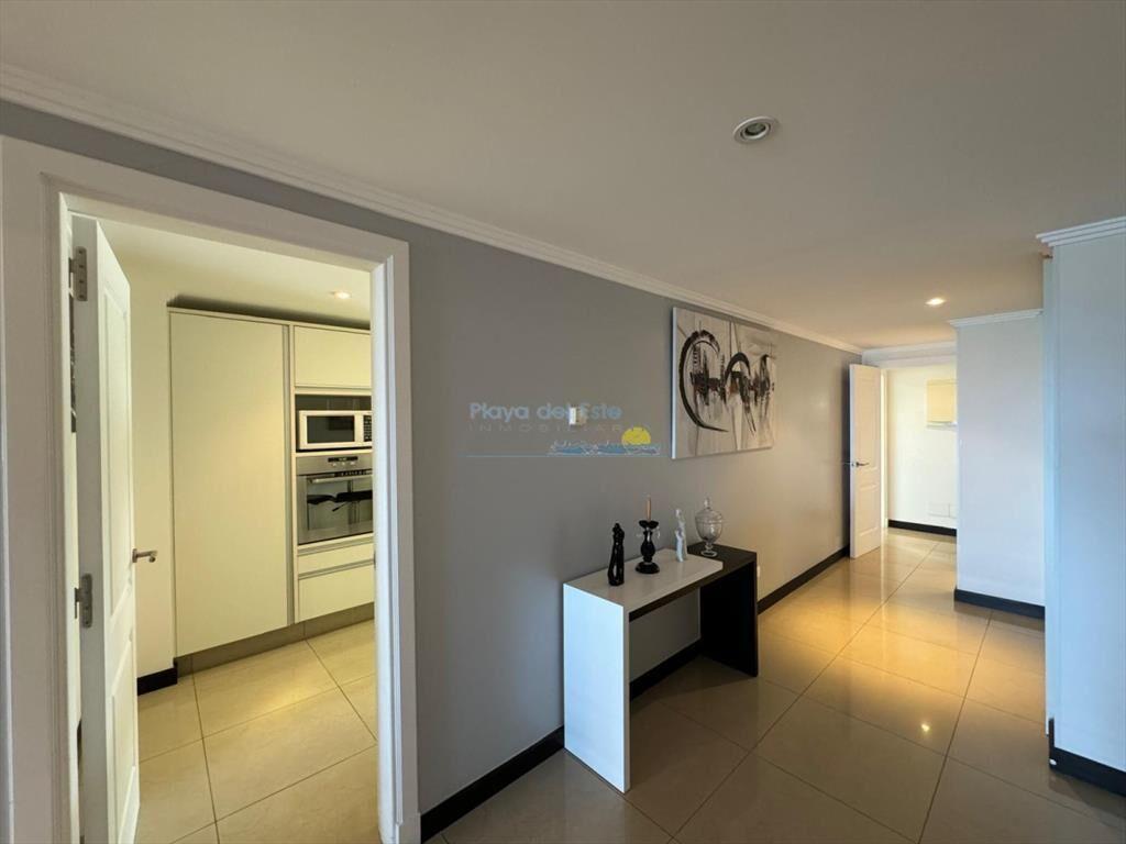 Apartamento en venta de 4 dormitorios en Punta ,