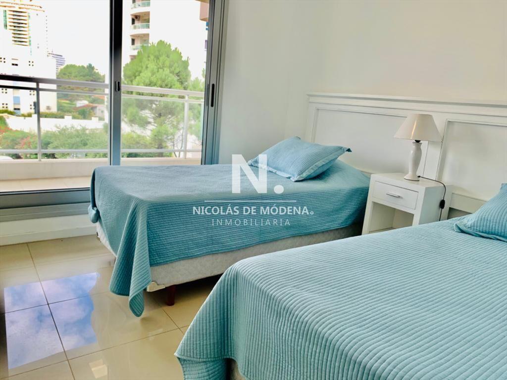 apartamento en zona de Aidy Grill, con parrillero propio