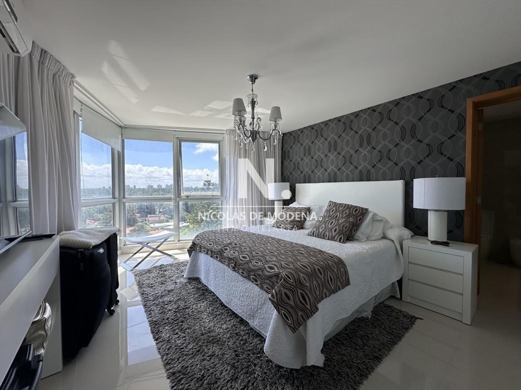 Vende Apartamento de 3 dormitorios en Sunrise del
