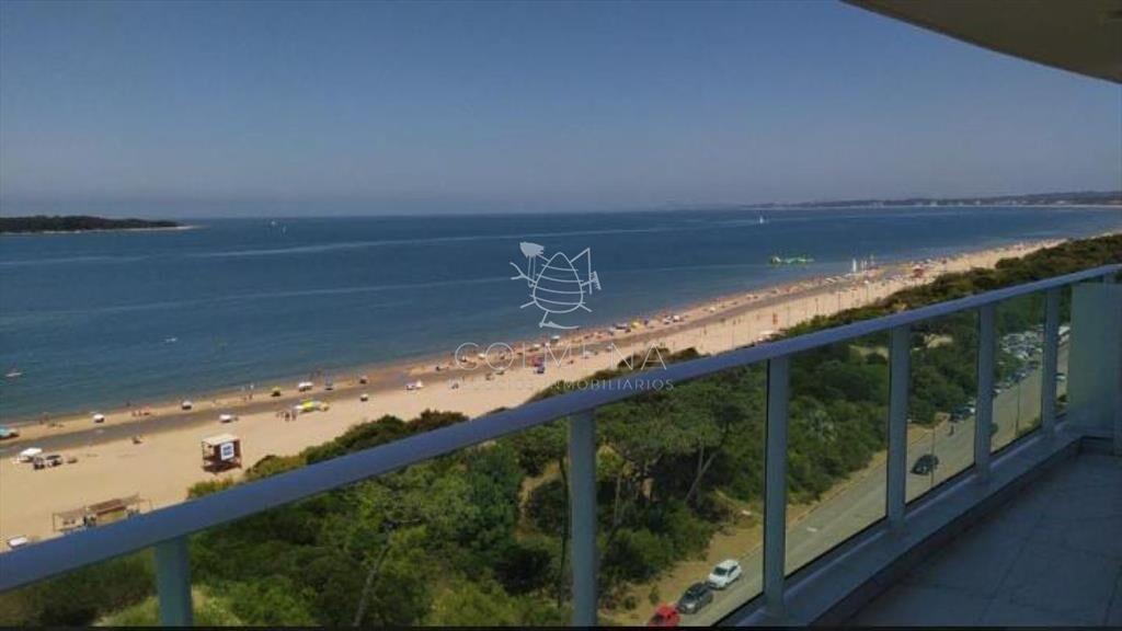Apartamento en la mansa, frente al mar.